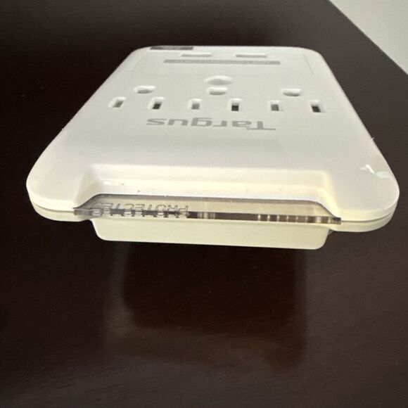 Targus Plug-N-Power Charging Station - 3 Outlets with 2 USB Ports  (APA21US) - Picture 3 of 8